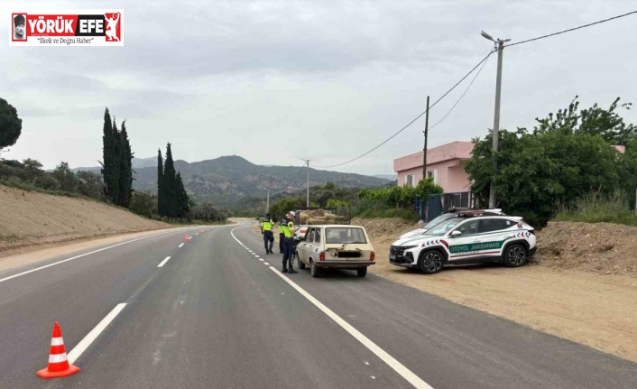 Jandarma trafik kontrollerine devam ediyor