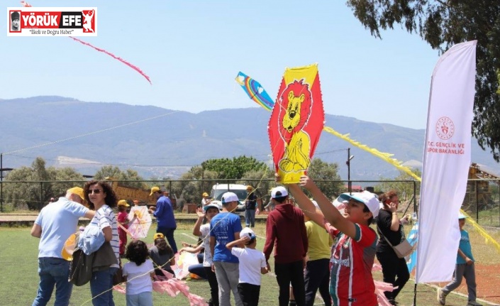 Köşk’teki uçurtma şenliğinde çocuklar doyasıya eğlendi