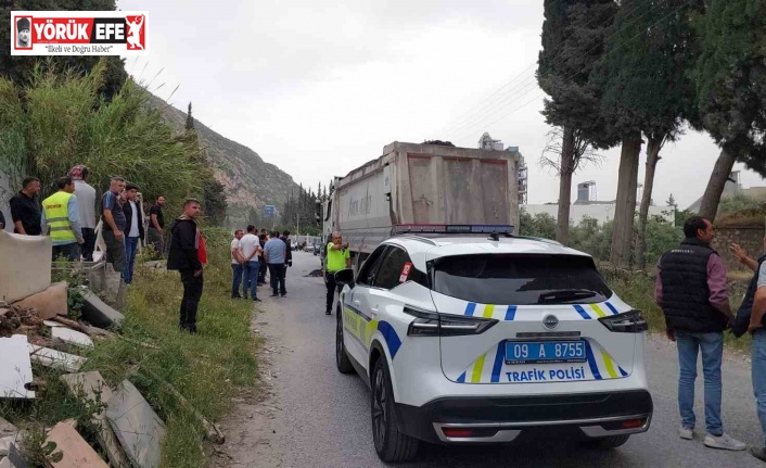Söke’de feci kaza: Kamyonun çarptığı temizlik işleri personeli hayatını kaybetti