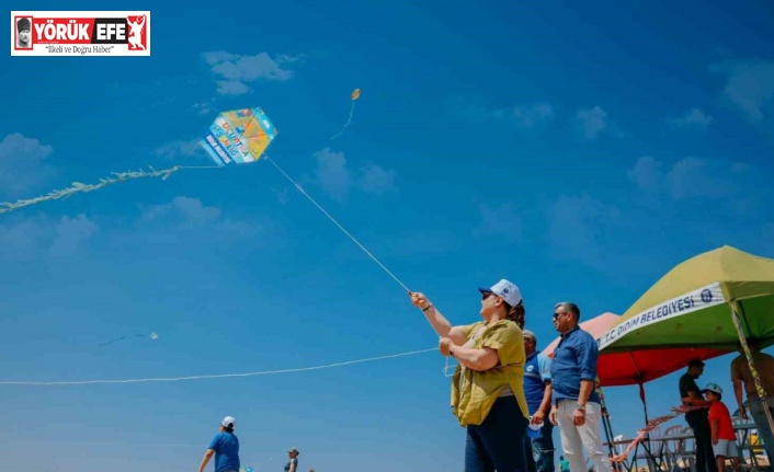 Akköy’de rengarenk uçurtmalar gökyüzünü süsledi