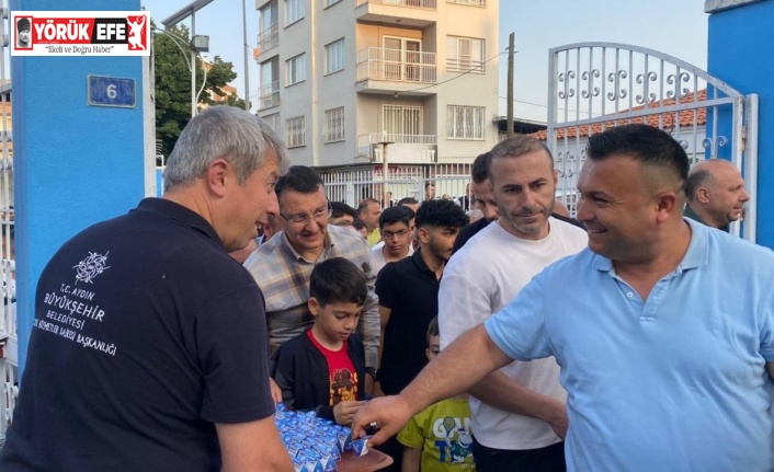 Büyükşehir Belediyesi vatandaşlarla bayramlaştı