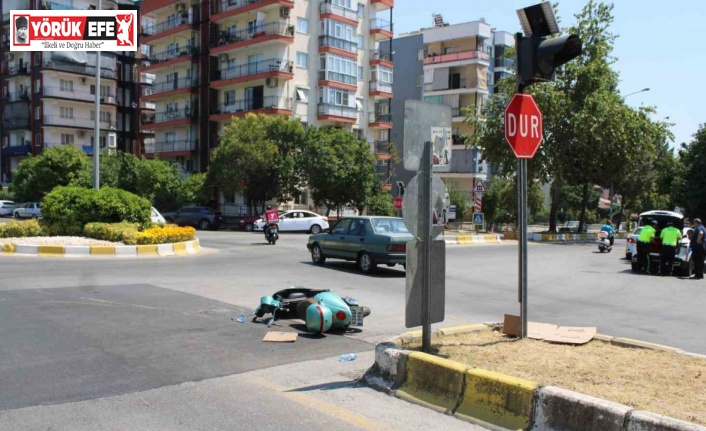 Otomobille çarpışan motosikletteki iki kişi yaralandı