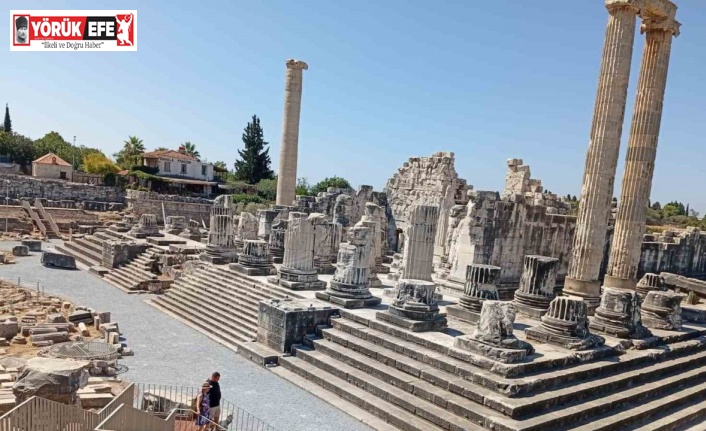 Dünyanın ilk kehanet merkezi Apollon Tapınağı, gece müzeciliğine açıldı