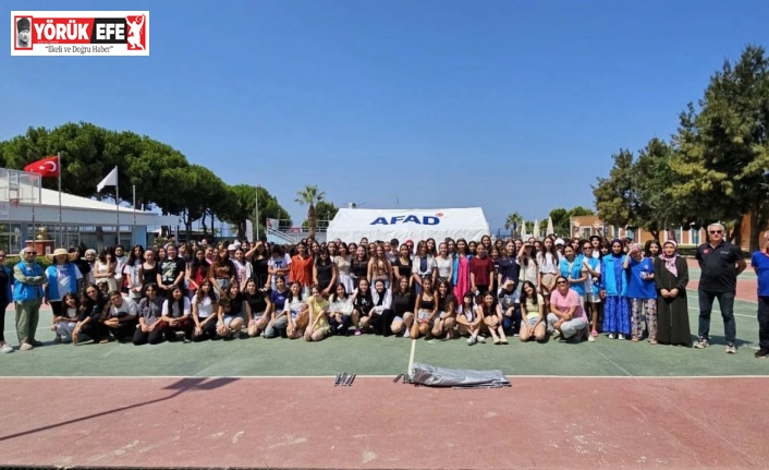 Efeler Gençlik Kampı’nda öğrencilere afet farkındalık eğitimi