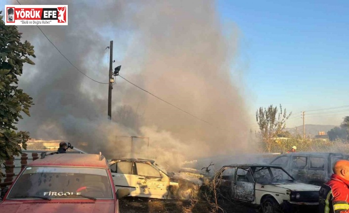 Yediemin deposunda yangın çıktı, 5 otomobil 30 motosiklet yandı