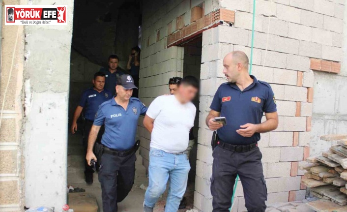 Çatıya çıkan şahsı ekipler ikna edip indirdi