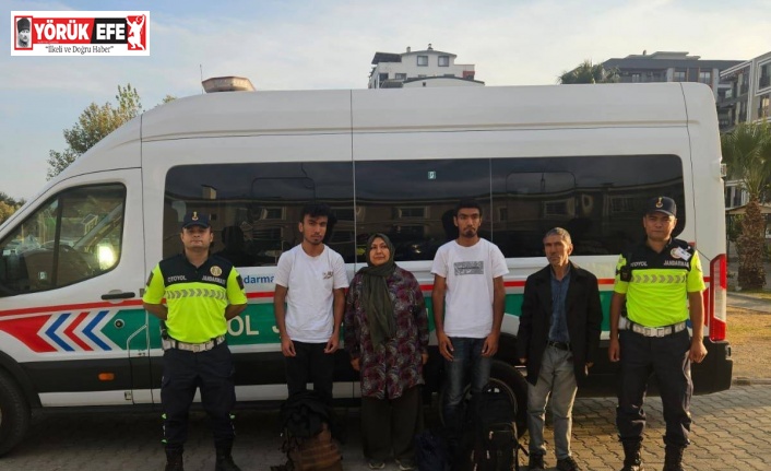 Dört düzensiz göçmen otoyol jandarmasına takıldı