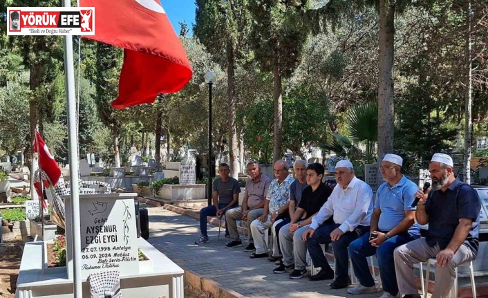 Filistin şehidi Ayşenur mezarı başında dualarla anıldı