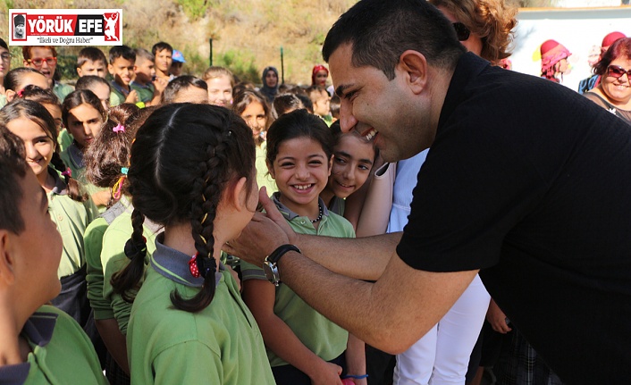 ÖĞRENCİLERİN BESLENME ÇANTALARINI BU YIL DA KUŞADASI BELEDİYESİ DOLDURUYOR
