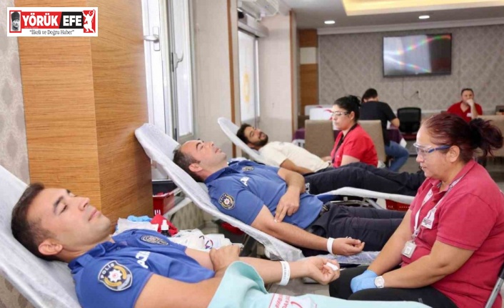 Polisler kan bağışına dikkat çekti
