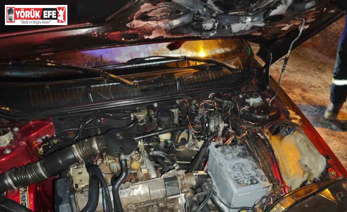 Seyir halindeki Tofaş alev aldı, sürücü kendini dışarı atarak kurtuldu