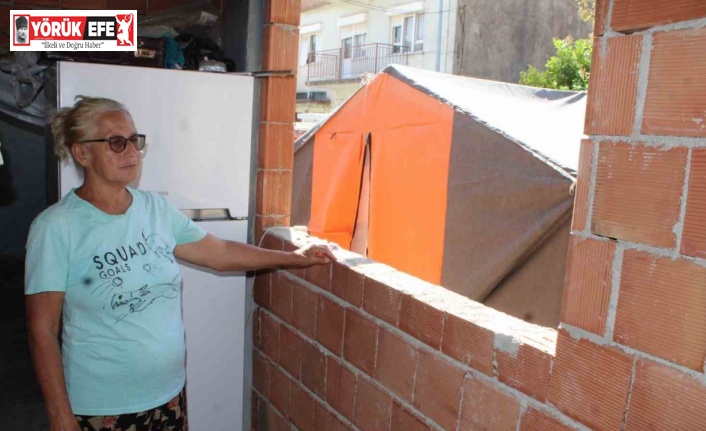 Torunu ve oğlu ile çadırda yaşam mücadelesi veriyor