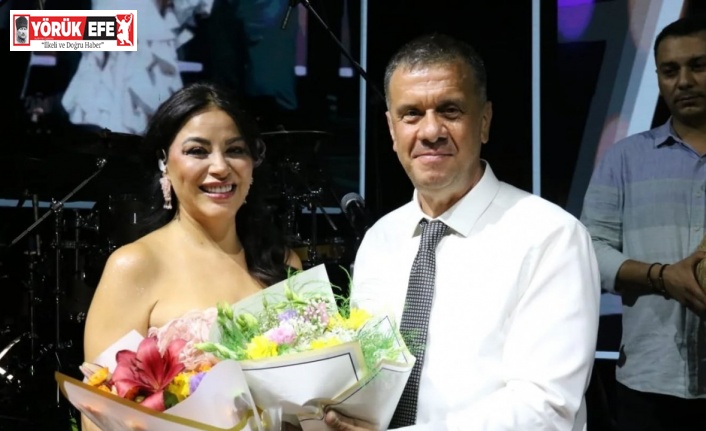 Ünlü sanatçı Zara’dan Yenipazarlılara türkü ziyafeti