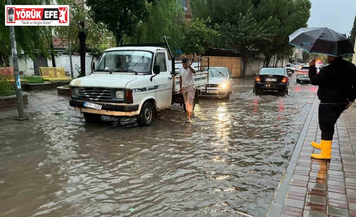Aydın’da sağanak yağmur hayatı olumsuz etkiledi