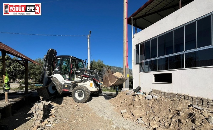 Buharkent’te yol genişletme çalışmaları sürüyor