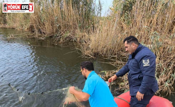 Büyük Menderes’teki yasak ağlar temizlendi