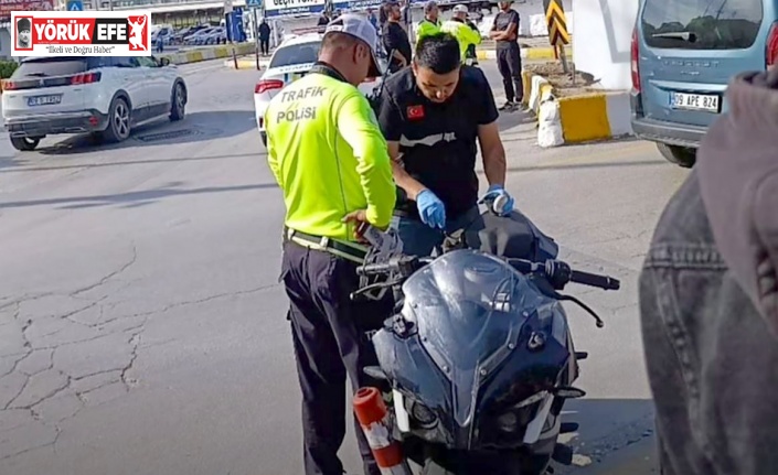 Çalıntı motosikletle kaza yaptı, polisten kaçamadı