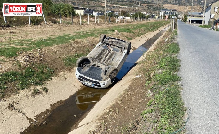 Kanala uçup ters dönen araçtan burunları bile kanamadan çıktılar