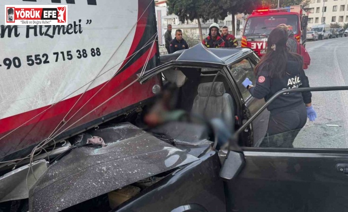 Kontrolden çıkan otomobil park halindeki kamyonete ok gibi saplandı: 1 ölü, 4 yaralı