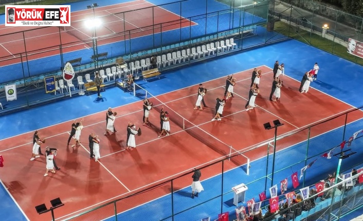 Kuşadası’nda Cumhuriyet coşkusu kortlara taşındı