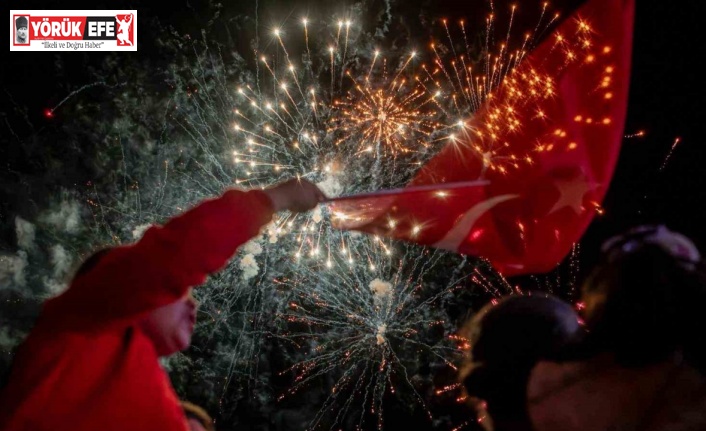 Kuşadası’nda Cumhuriyet coşkusu sokaklara taştı