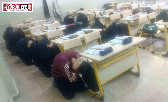 Lise öğrencilerine deprem tahliye tatbikatı