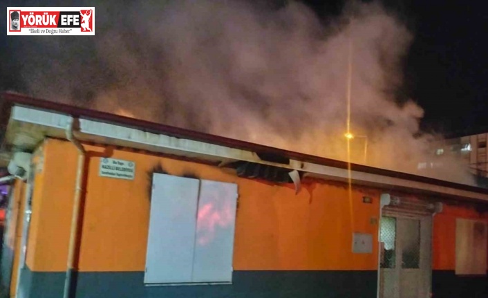 Okul kantininde çıkan yangın panikletti, alevler geceyi aydınlattı