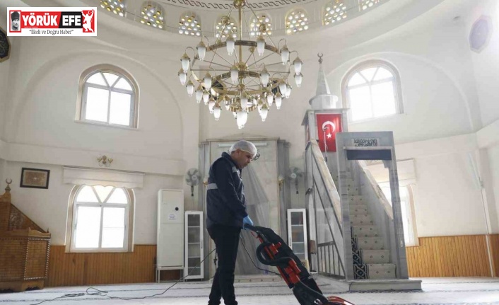 Aydın Büyükşehir Belediyesi, camilerde temizlik çalışmalarını sürdürüyor
