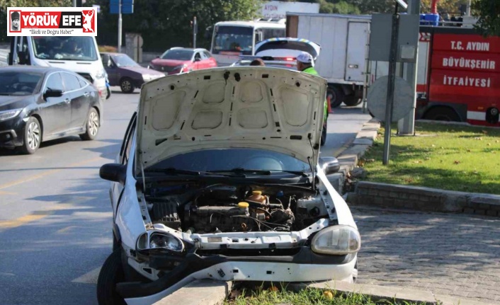 Direksiyon hakimiyeti kaybolan ehliyetsiz sürücü refüje çarptı