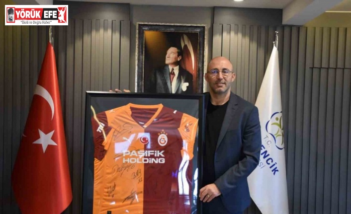 İncir hediyesine imzalı forma