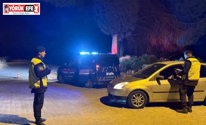 Kurallara uymayan 74 sürücü cezadan kaçamadı