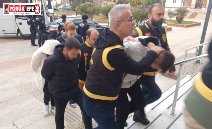 Lüks araçlar için ön ödeme vaadiyle vatandaşları dolandırdılar