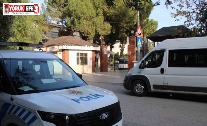 Okul önündeki tartışma kanlı bitti: 2 öğrenci bıçakla yaralandı