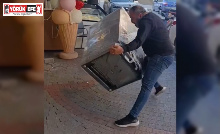 Satın aldığı bulaşık makinesi teşhir ürünü çıkınca mağazanın önüne attı