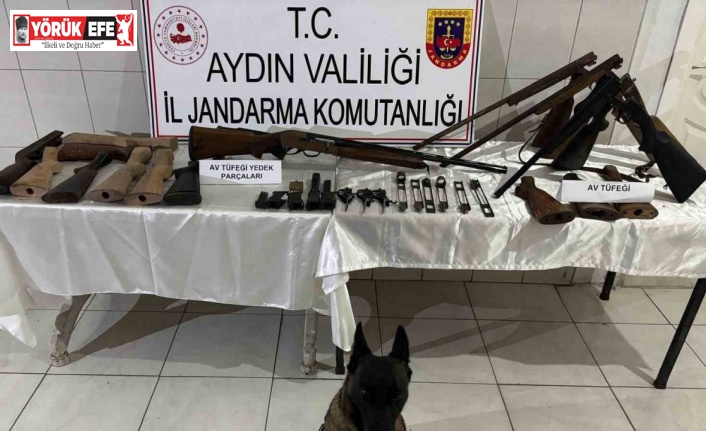Yaptığı silahlara müşteri ararken yakalandı