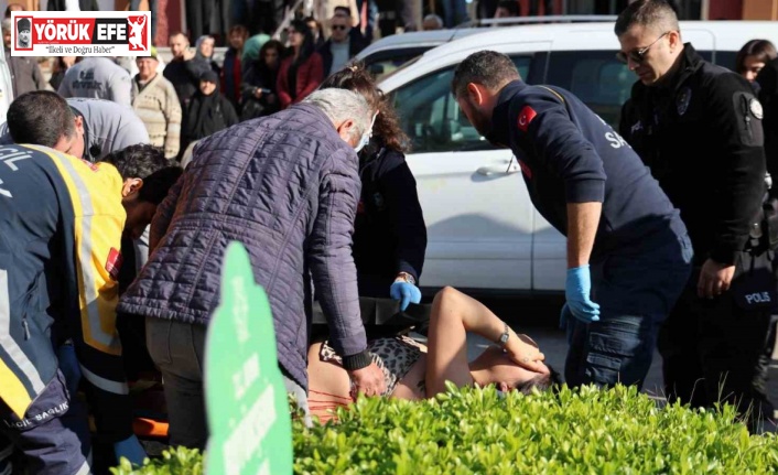 Boşanma duruşmasından çıktı, eşini sırtından bıçakladı