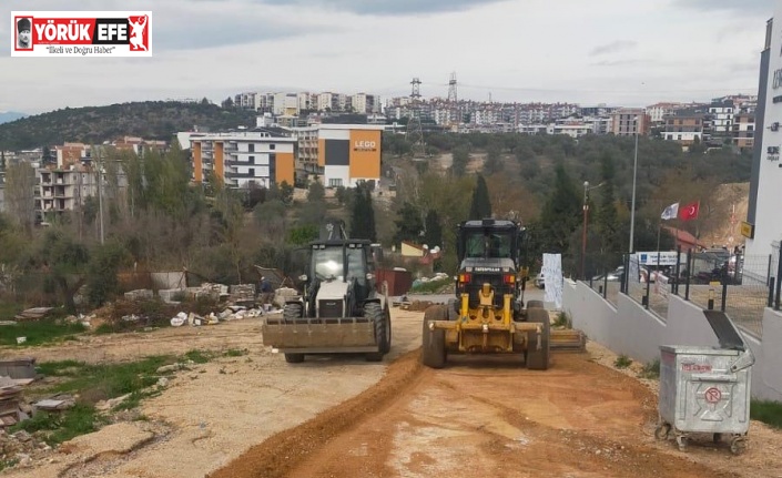 Büyükşehir Belediyesi, Kuşadası’nın yollarını yenilemeyi sürdürüyor