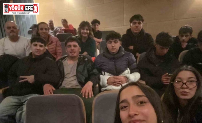 Karacasu’da öğrenciler tiyatroyla buluştu