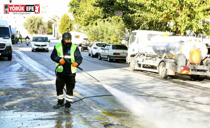 Kuşadası Belediyesi’nden detaylı temizlik çalışması