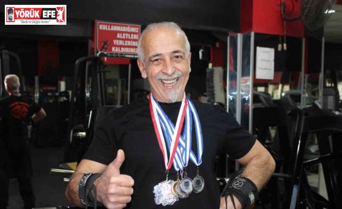 Rakip bulamayan ve gençlerle yarışan 65 yaşındaki Hakkı Bozat 420 kilo kaldırdı