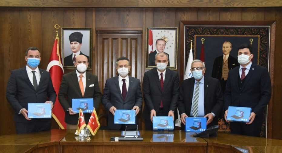 Aydın Ticaret Borsası’Ndan Uzaktan Eğitime Tablet Desteği