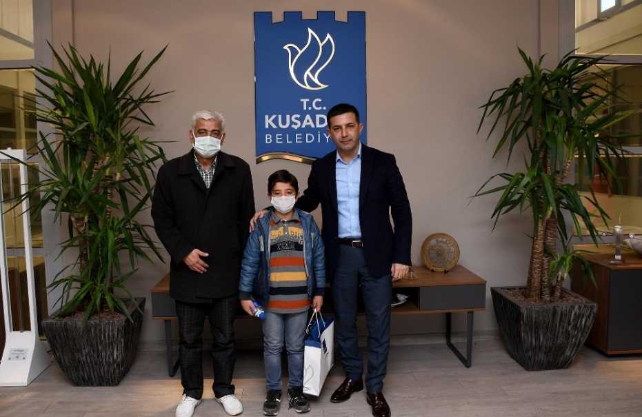 Başkan Günel,Minik Efe’Ye Verdiği Karne Hediyesi Sözünü Tuttu