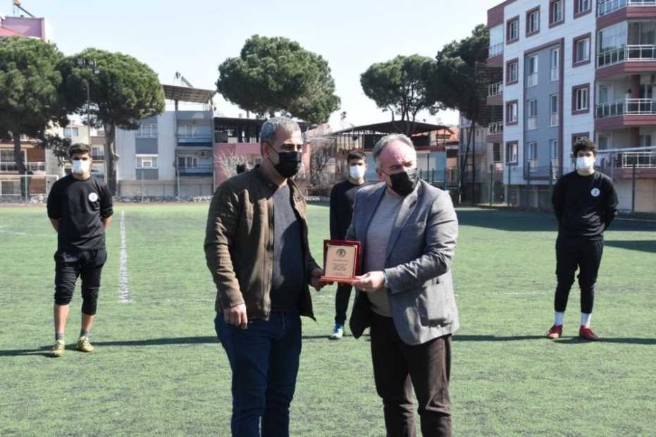 Başkan Öndeş’E Spora Katkılarından Dolayı Plaket Takdim Edildi 