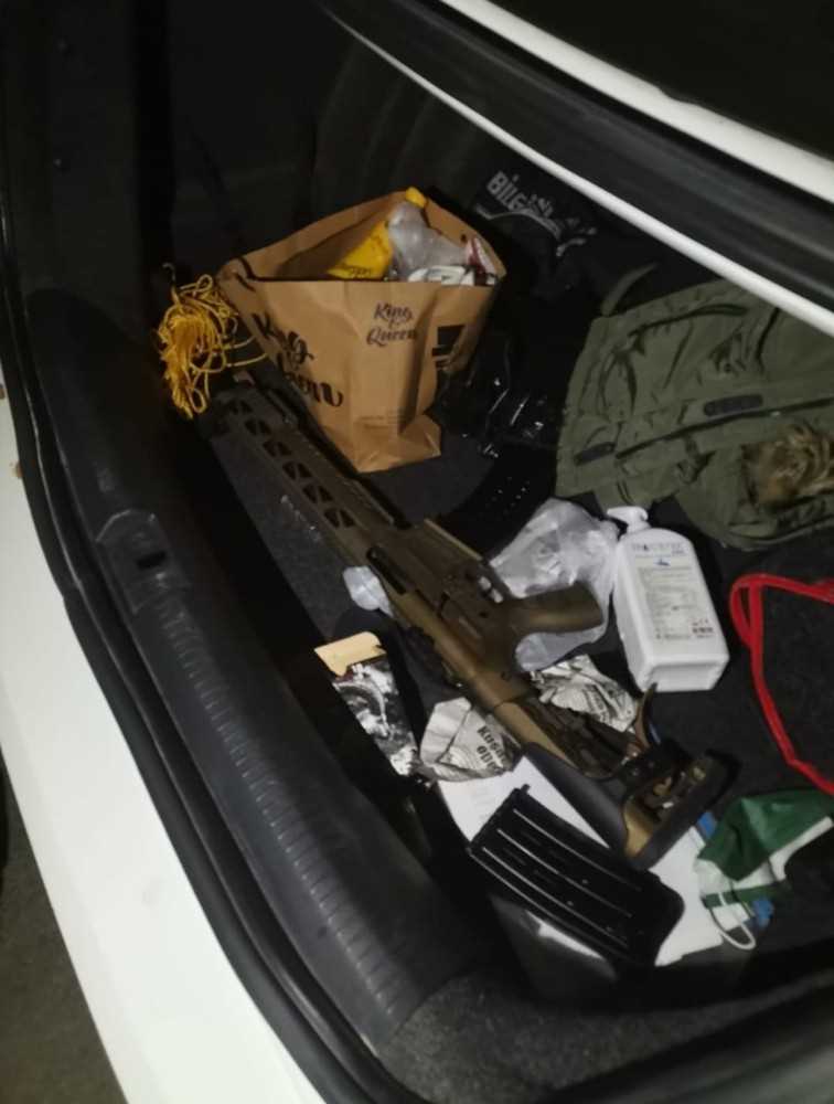 Bekçiler, 4 Aranan Şahıs Yakaladı, 3 Silah Ele Geçirdi