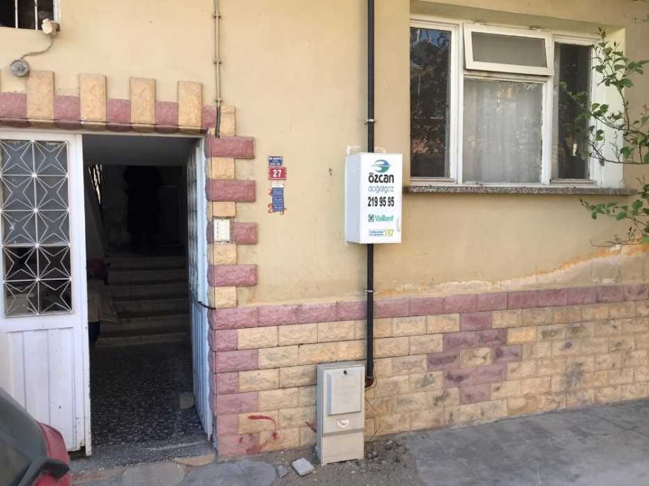 Emekli Öğretmen Evinde Ölü Bulundu