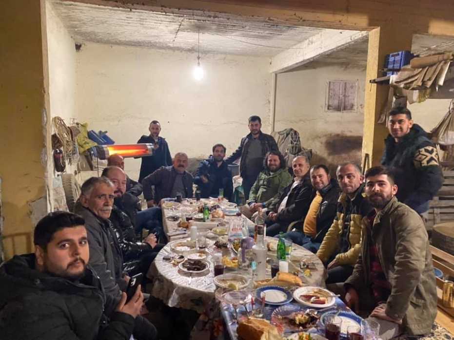 Gün Belediye Başkanı’Nın Doğum Günü Olunca Sosyal Mesafe Ve Yasaklar Ortadan Kalktı 