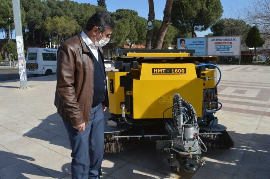 Karacasu Sokaklarında Süpürge Araçları Mesaiye Başladı