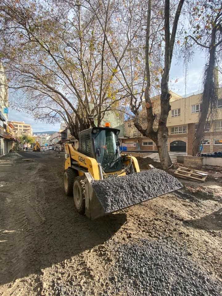 Kuşadası Çarşındaki Çalışmalar Sokağa Çıkma Kısıtlamasında Da Devam Etti 