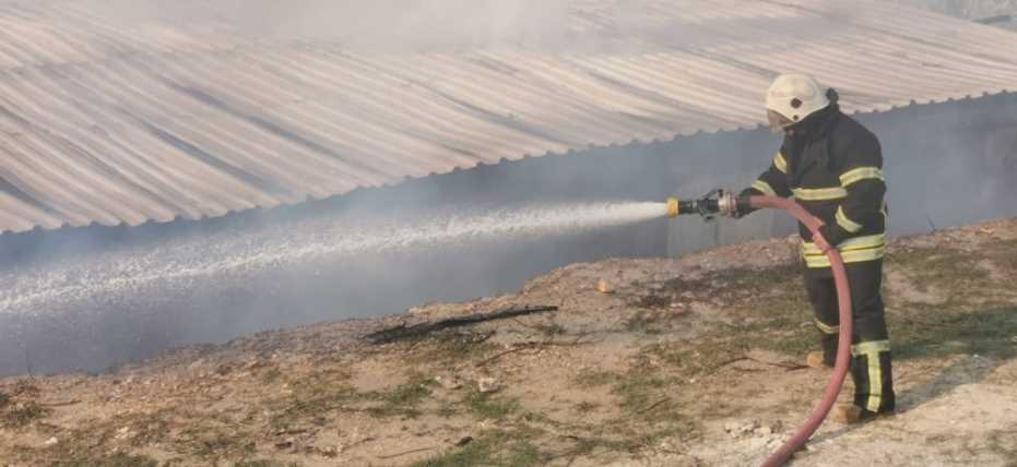 Kuşadası’Nda İnşaat Konteynerleri Alev Alev Yandı 