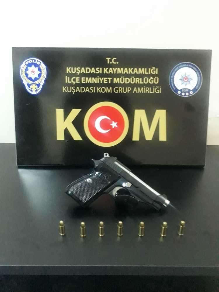 Kuşadası’Nda Şüphe Üzerine Durdurulan Araçtan Ruhsatsız Silah Ve Mermi Çıktı